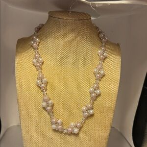 Elegant Faux Pearl Necklace
